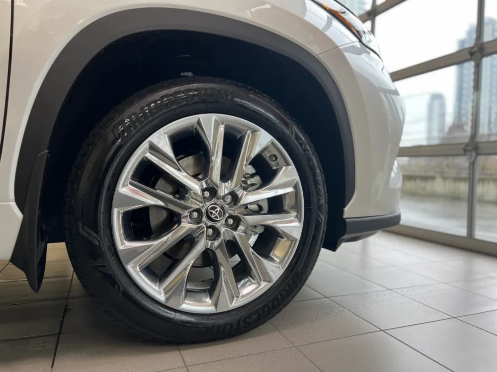 2023 highlander hybrid limited white w graphite interior 6